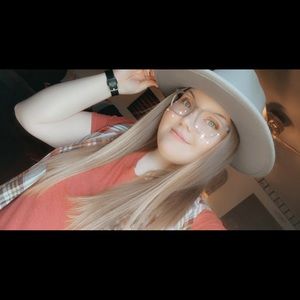 Meet your Posher, Victoria